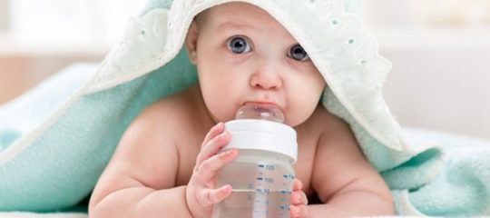 Critères de choix de l’eau à consommer pour la maman et le bébé