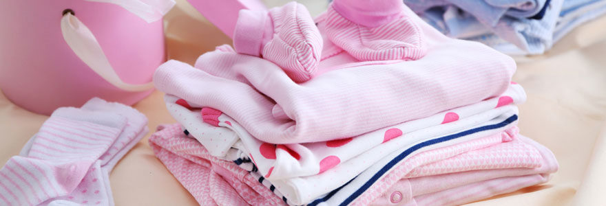 Choisir les vêtements de votre bébé fille
